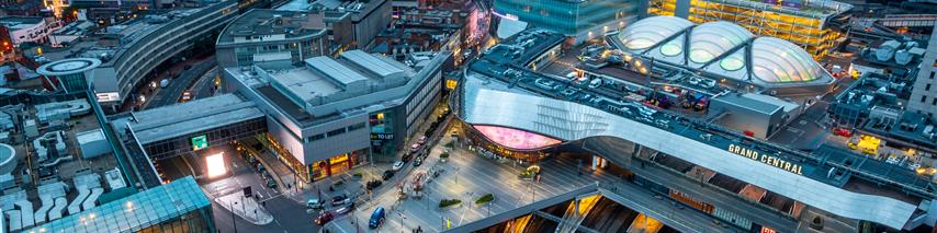 Overlooking Birmingham grand central, busy traffic in the evening